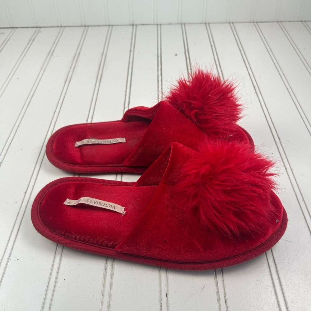 Victoria's Secret Fuzzy Faux Fur Pom Pom Slip On Slippers Women’s Size Small 5-6 - Picture 2 of 7